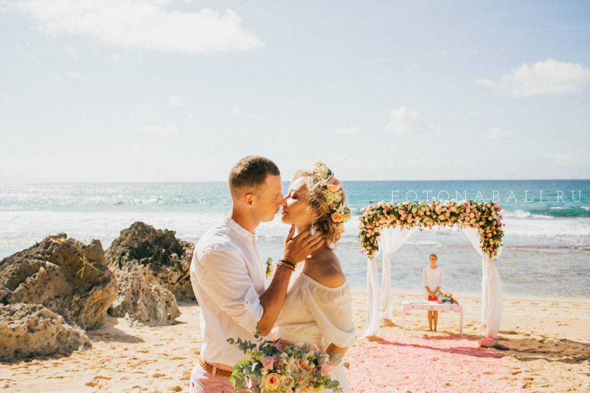 Свадьба на пляже: идеи и советы