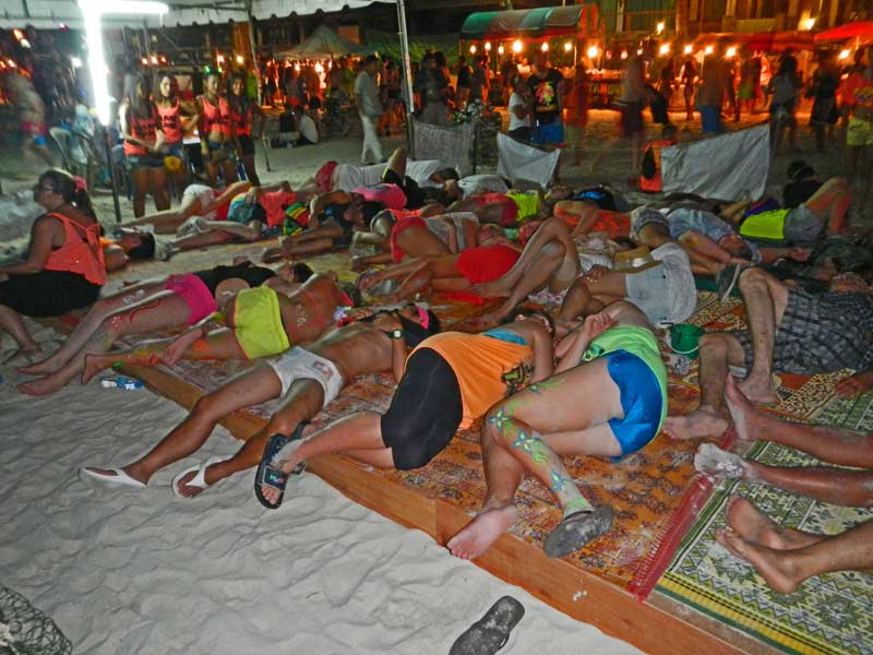Full moon party in thailand: 2021-2022 date & guides | ume travel