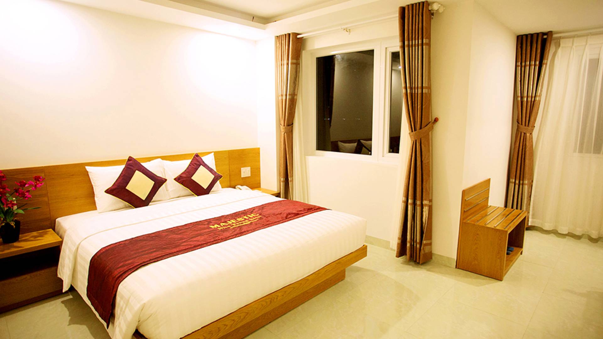 Отель Маджестик (Majestic Nha Trang Hotel 3*) в Нячанге
