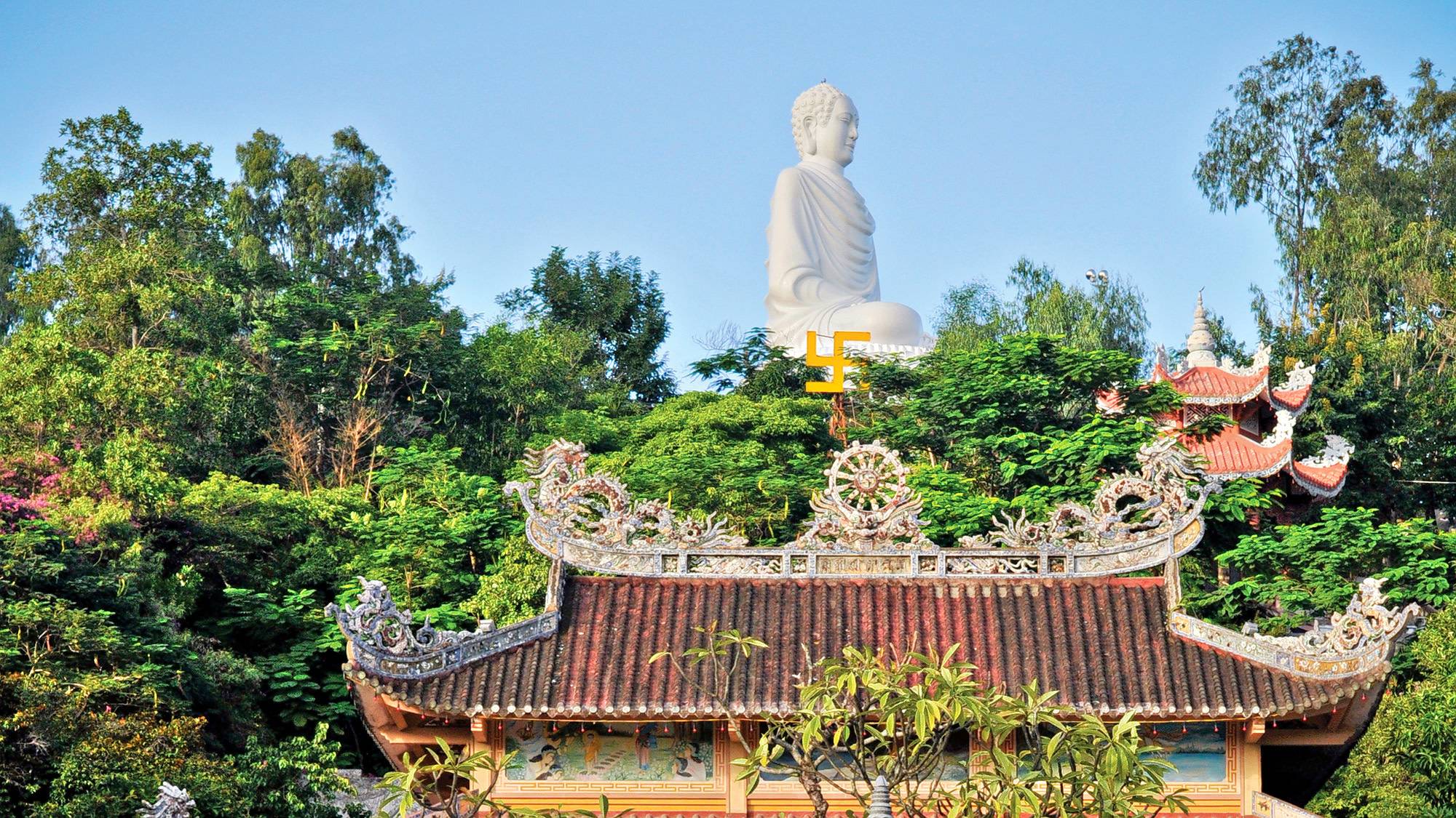 Хай ан. Лонг Шон Вьетнам. Нячанг пагода Лонг Шон. Нячанг Будда. Вьетнам храмы и пагоды.
