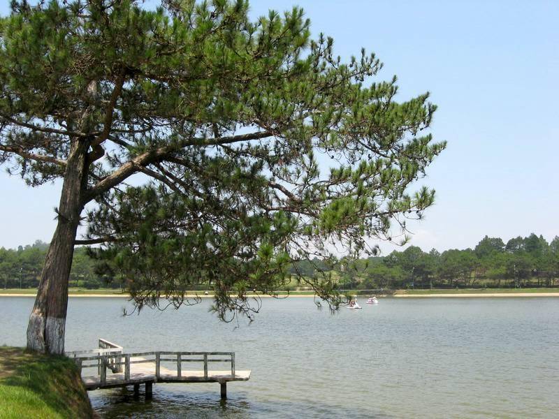 Озеро Суань Хуонг (Xuan Huong Lake)