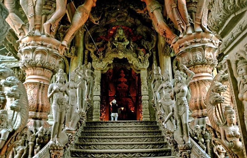 Храм истины в паттайе: самый большой деревянный храм в мире, куда приходят за исполнением желаний