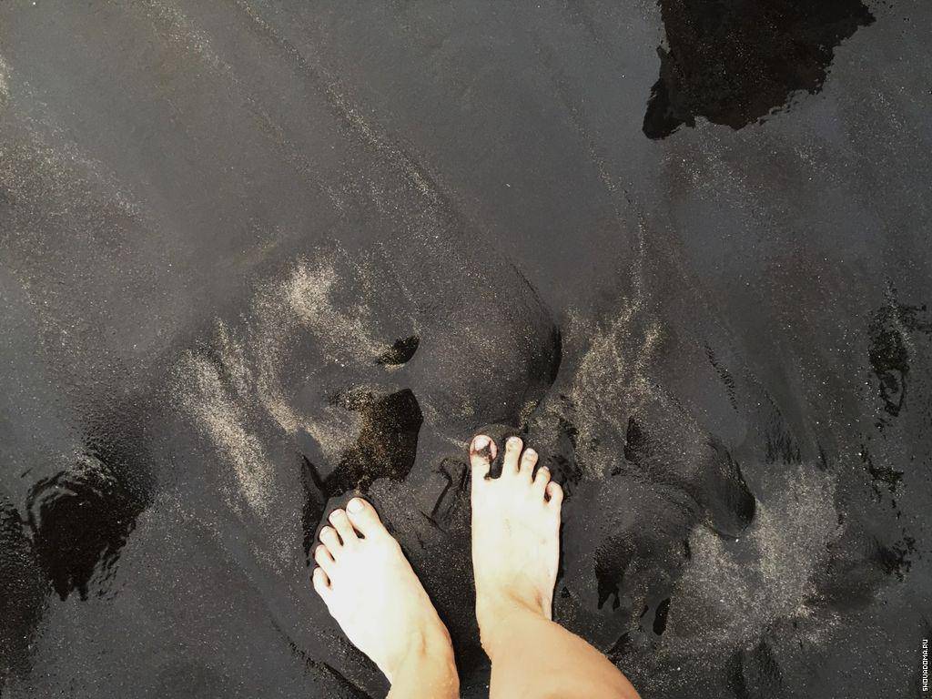 10 необычных пляжей с черным песком в испании