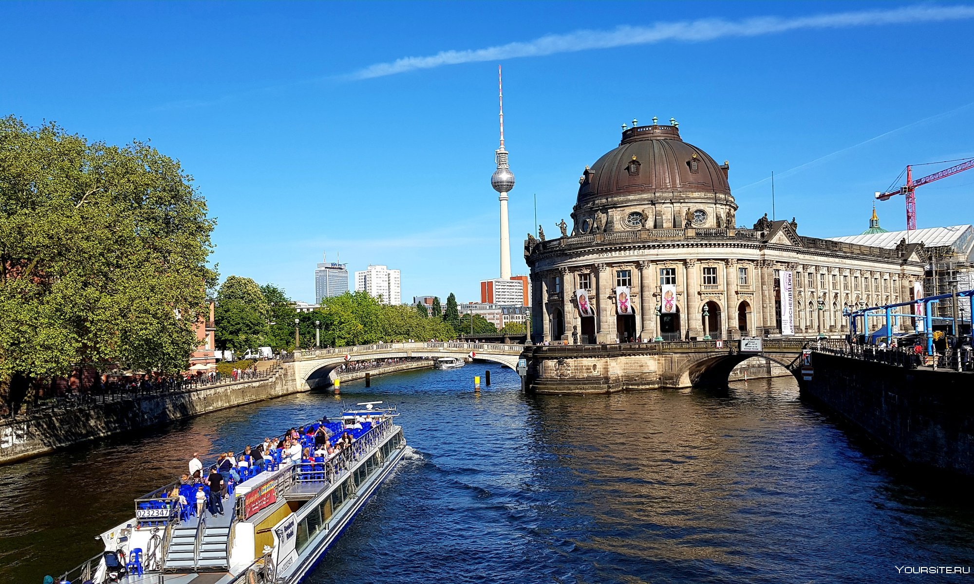 Museum island. Остров музеум Берлин. Остров музеев в Берлине. Музейный остров в Берлине музей Боде. Остров 5 музеев Берлин.