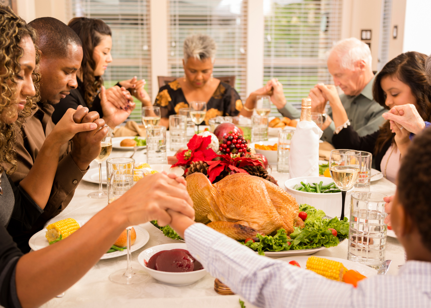 День Благодарения в США семья. Thanksgiving день Благодарения. Праздничный обед.