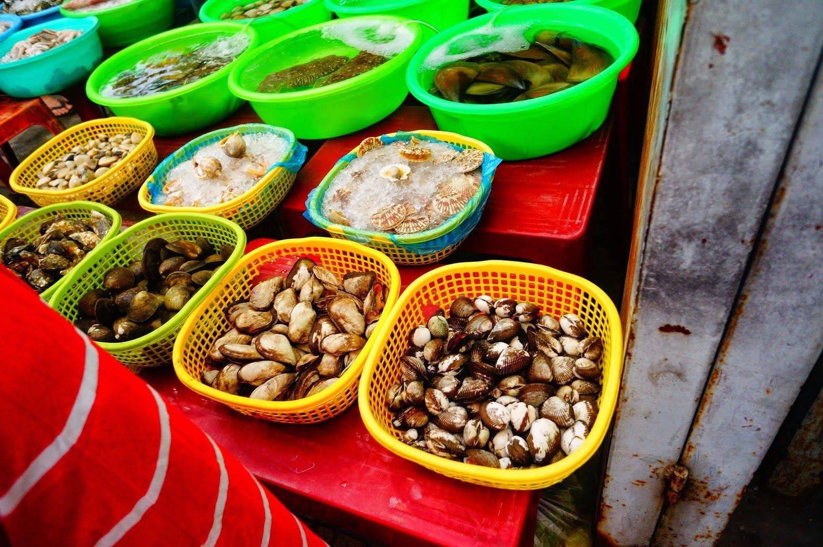 Рынок морепродуктов и прочих товаров в Нячанге