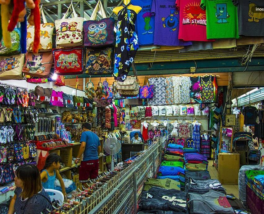 Ночной рынок на пхукете naka market. самый большой рынок в пхукет-тауне