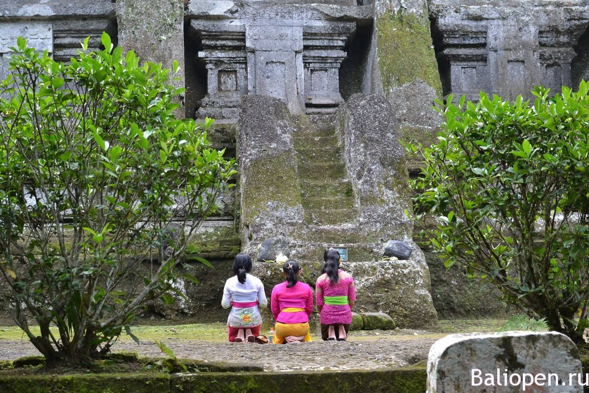 Гунунг кави – королевские гробницы в скалах или самое необычное кладбище на бали с видом на вулкан агунг