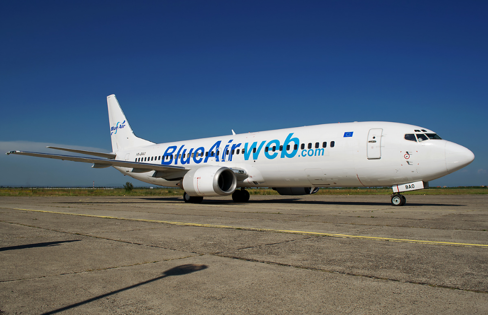 Синяя авиакомпания. Blue Air. Blue Airlines. Мираж АИР авиакомпания. Румынские лоукостеры.