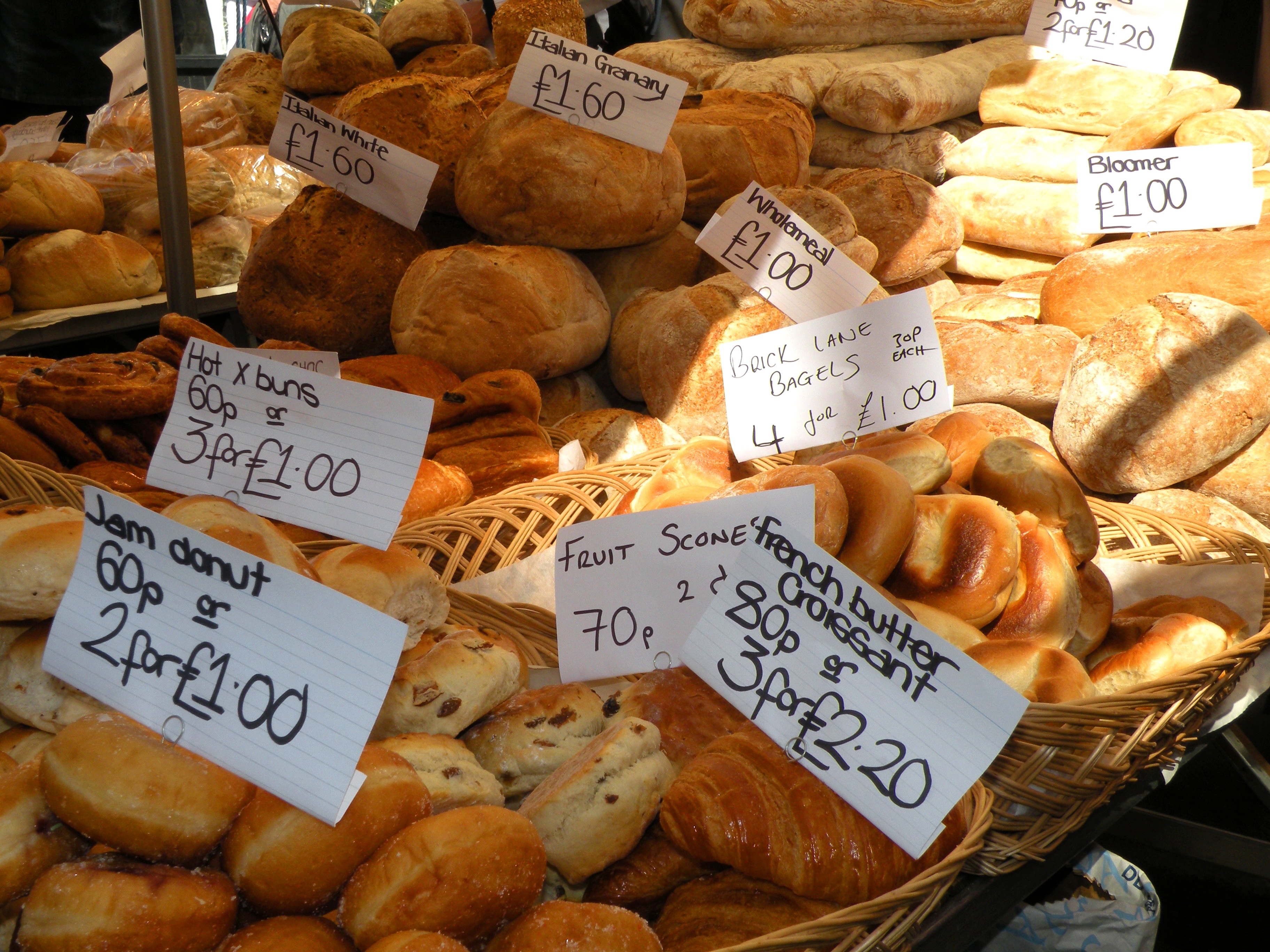 Цены британия. Хлеб на рынке. Хлебобулочное изделие в Англии. Хлеб в Британии. Лондон для хлеба.