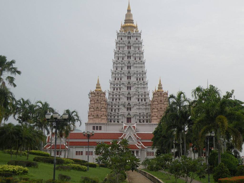Храм ват ян и гора золотого будды в паттайе