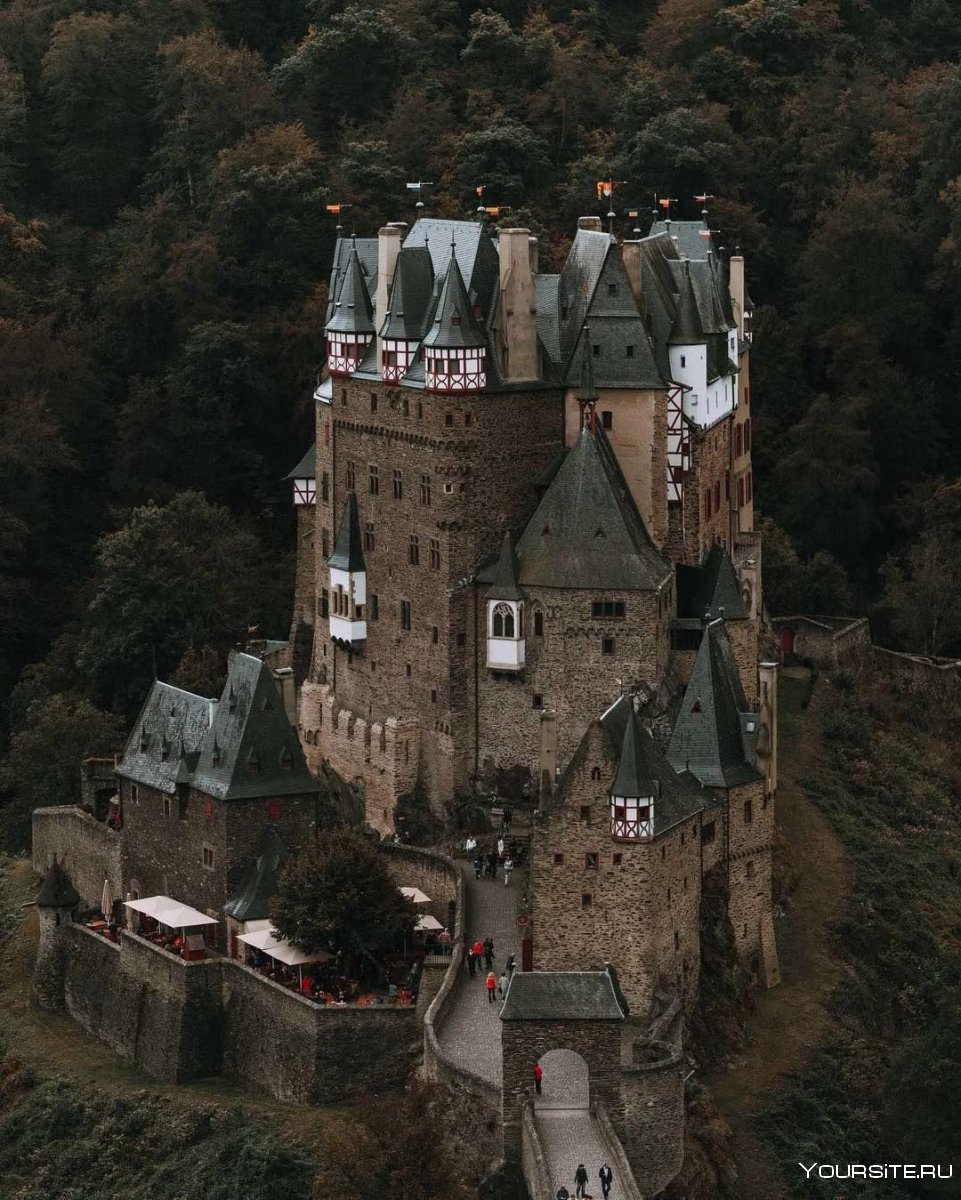 Самый старый замок в мире фото внутри и снаружи