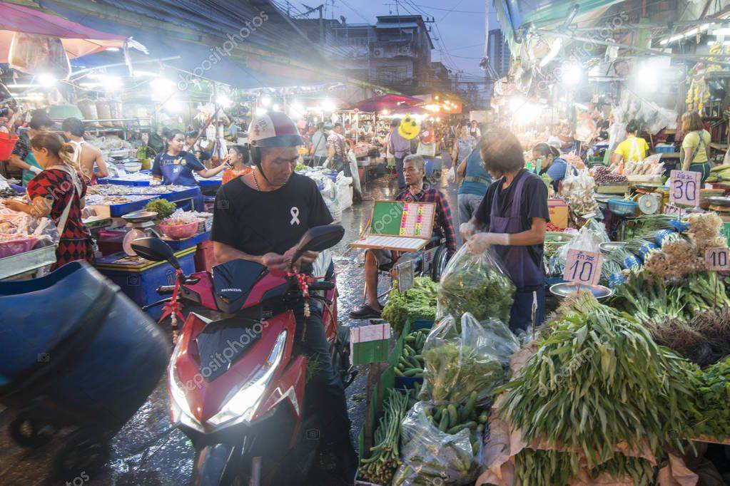 Рынок на воде в бангкоке