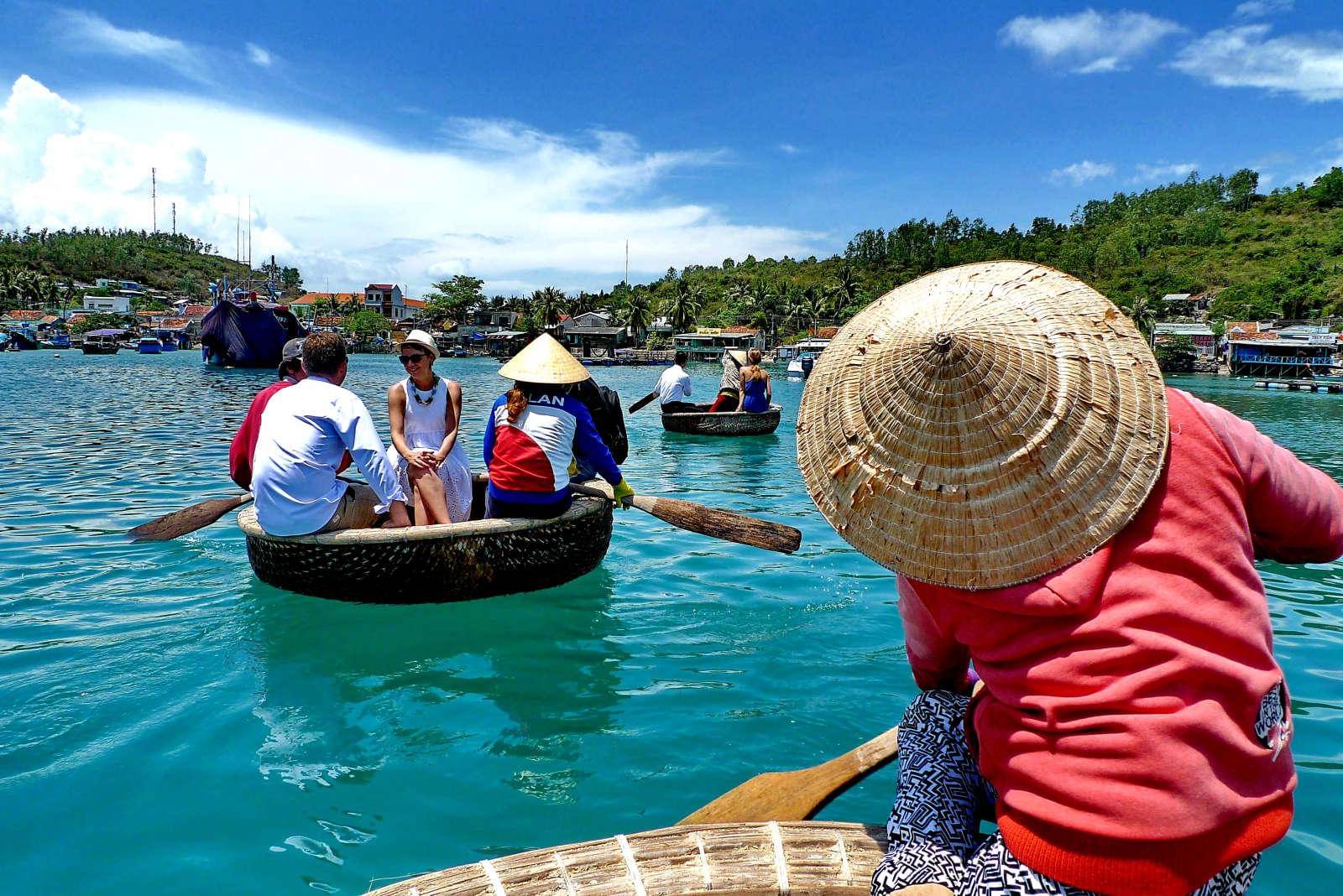 Какие занимательные развлечения предлагает туристам вьетнам? +видео
