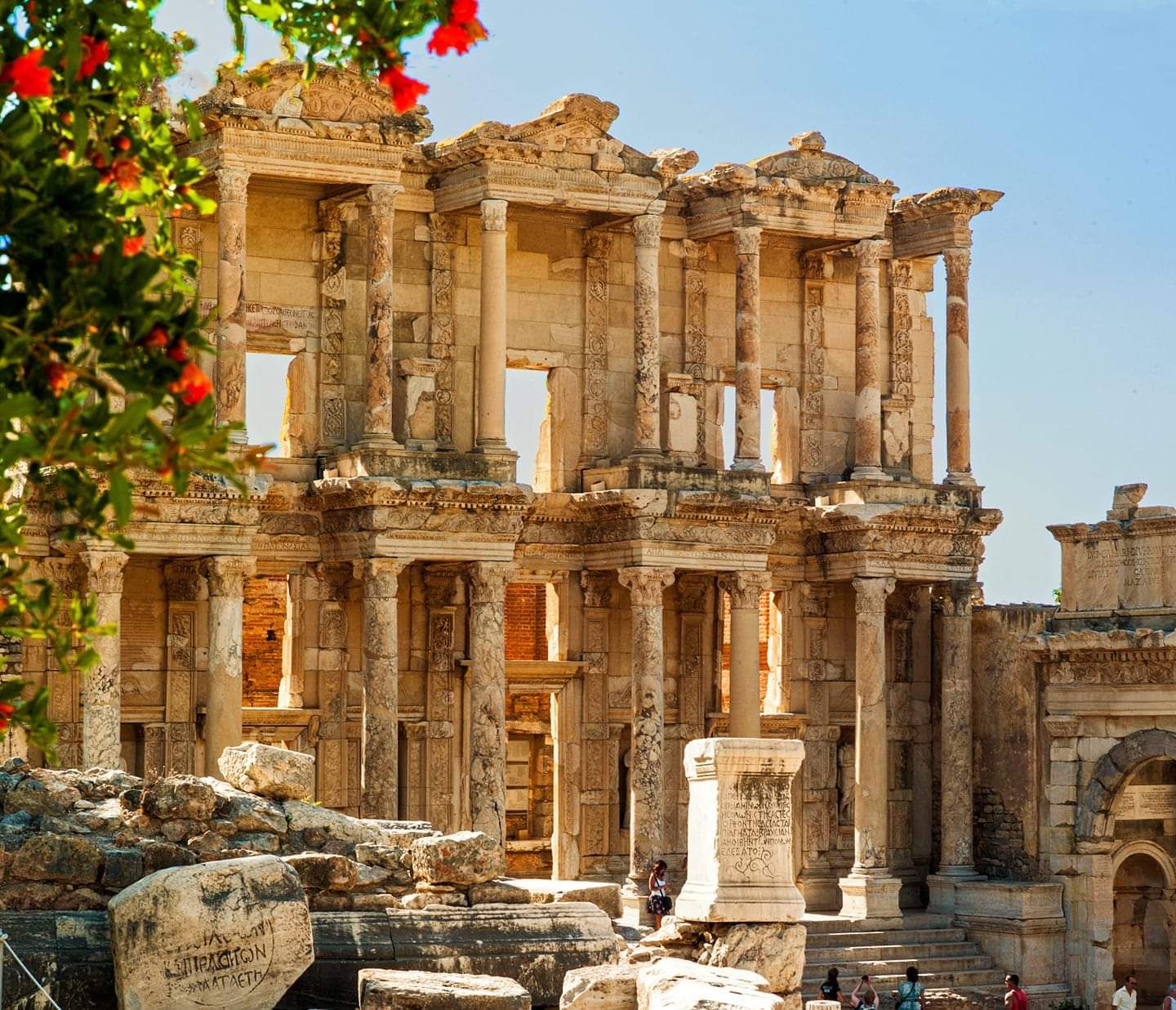 Греческий эфес. Античный Эфес Турция. Эфес Турция библиотека Цельса. Библиотека Цельса в Эфесе. Руины Эфеса Турция.
