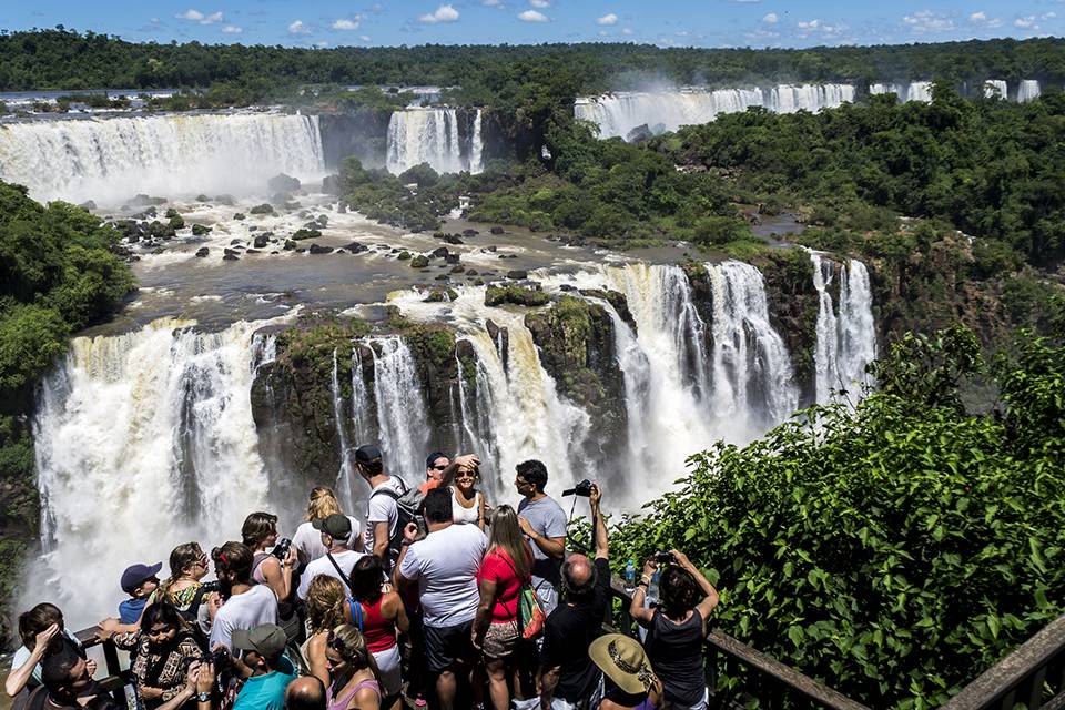 10 самых впечатляющих водопадов индии, привлекающих особое внимание туристов