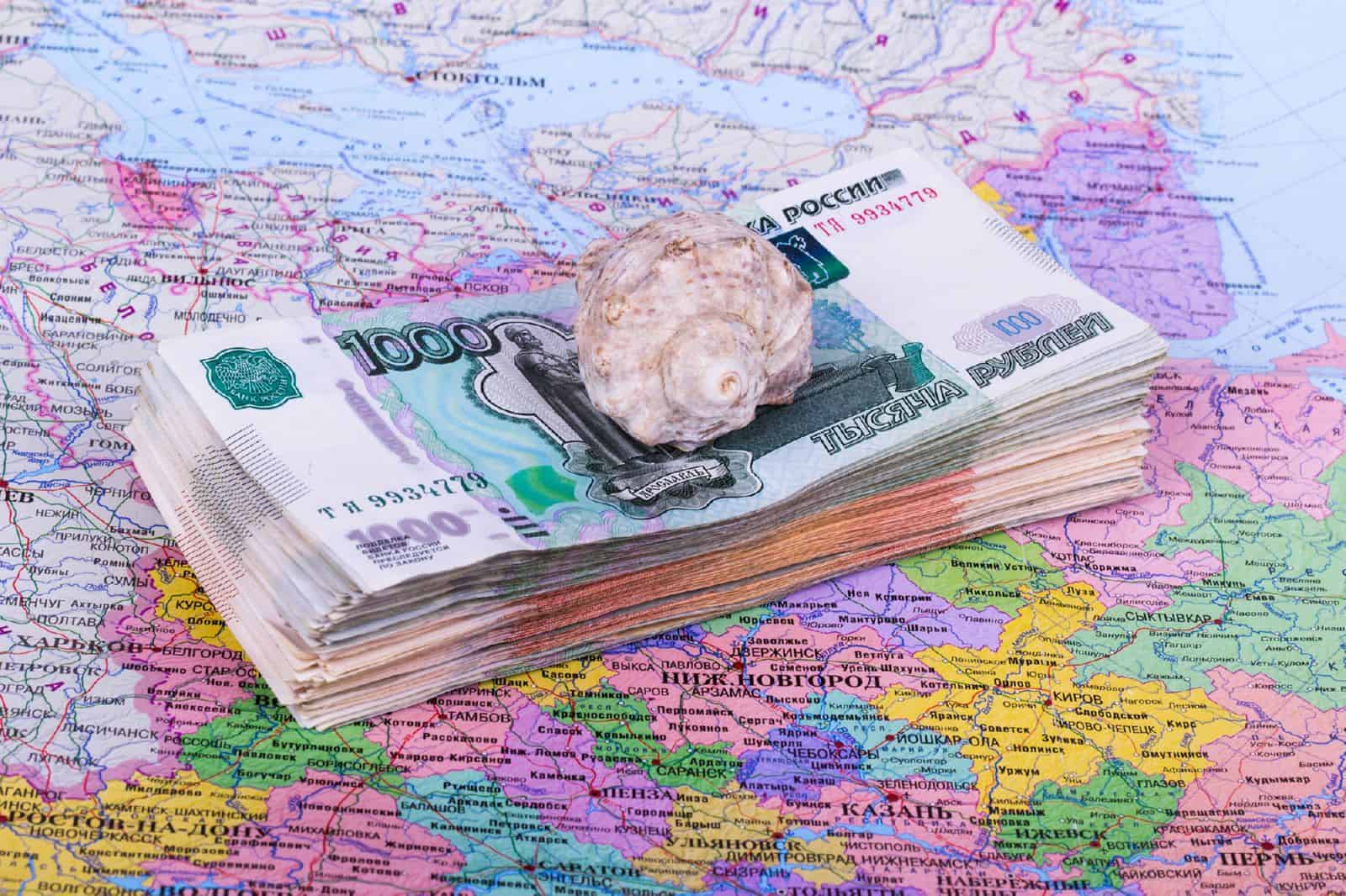 Деньги в путешествии: наличные и банковские карты, как везти, где менять