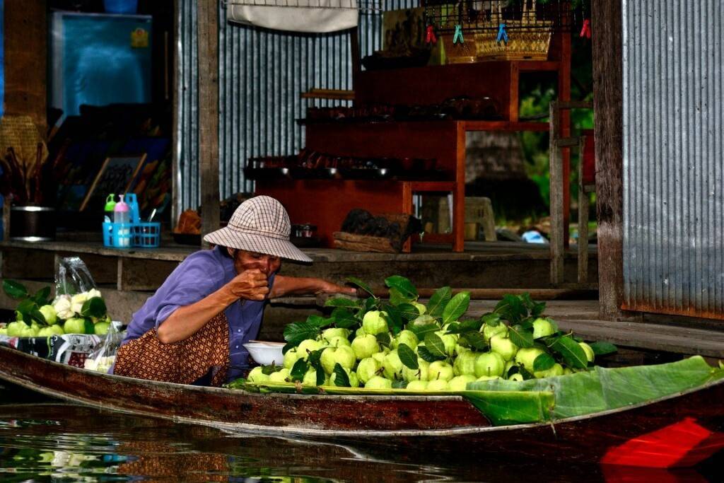 С ароматом карри. плавучие рынки бангкока