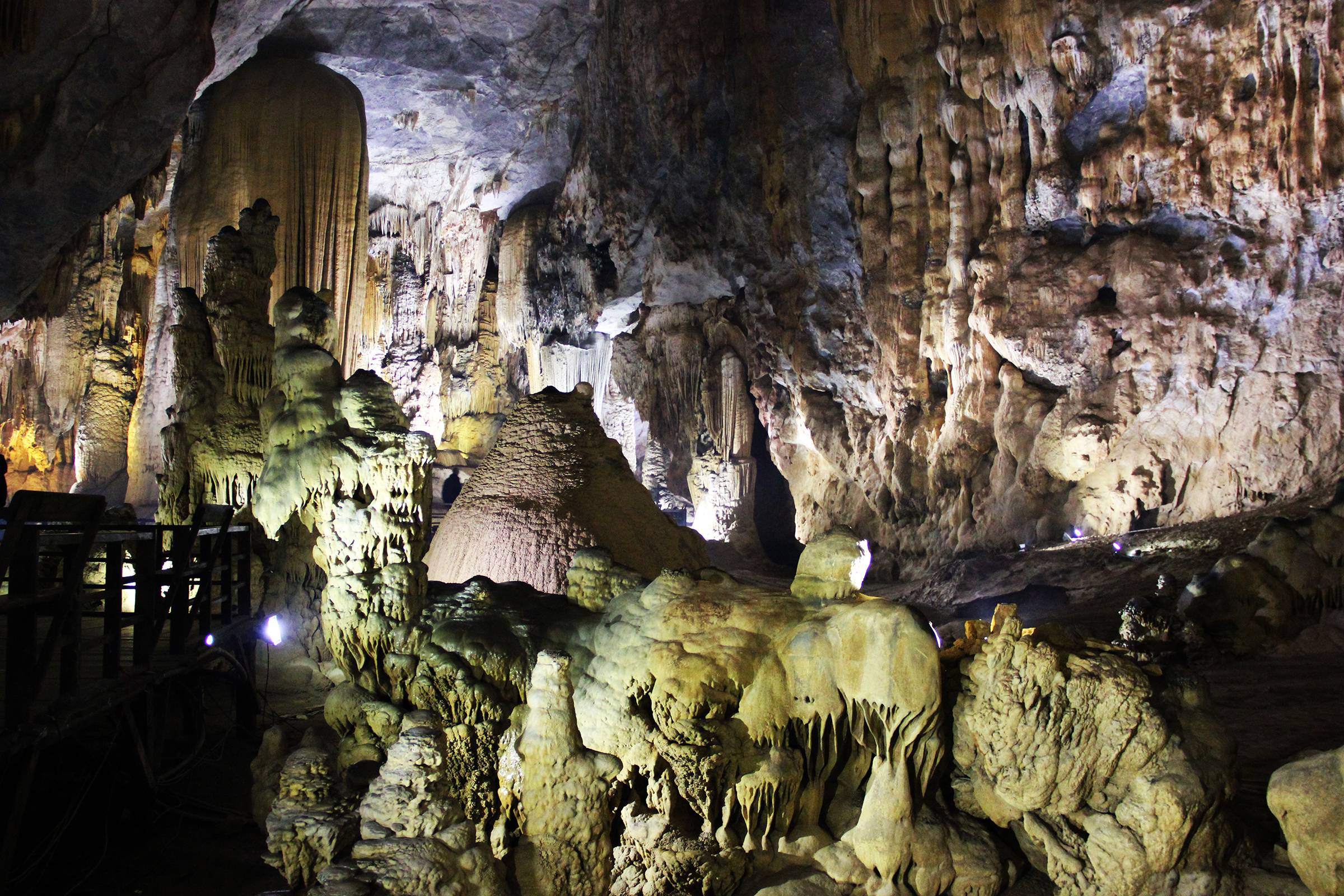 Пещера шондонг в национальном парке фонгня-кебанг, вьетнам