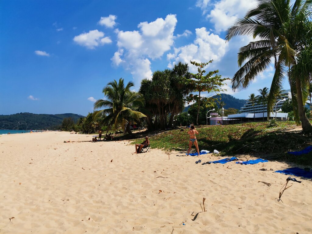 Пляж карон бич на пхукете — один из лучших пляжей острова, таиланд