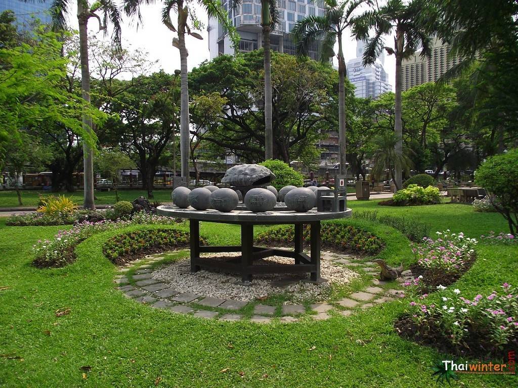 Парк люмпини в бангкоке, где родился будда
