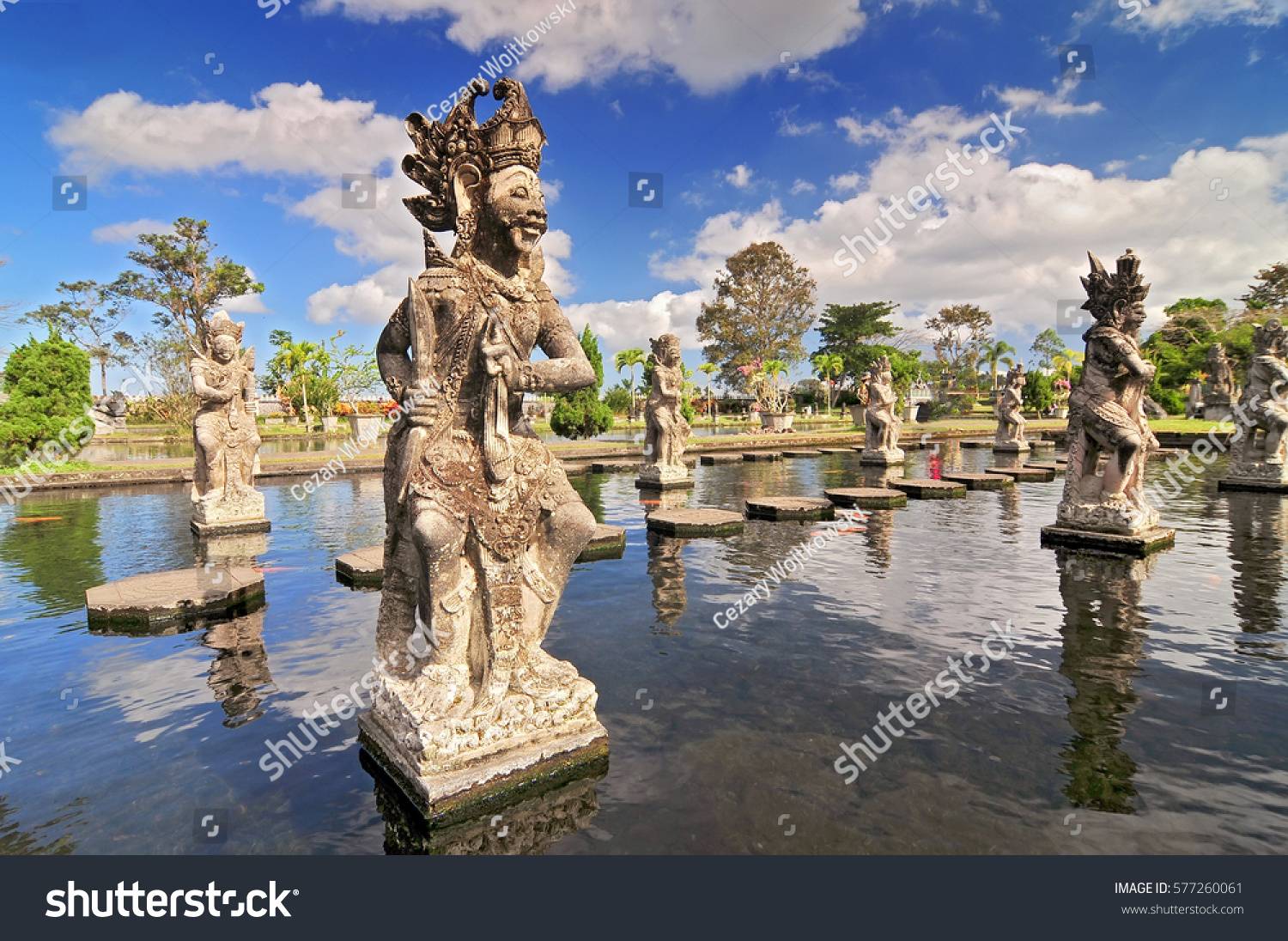 Водный дворец тиртаганга – достопримечательность острова бали