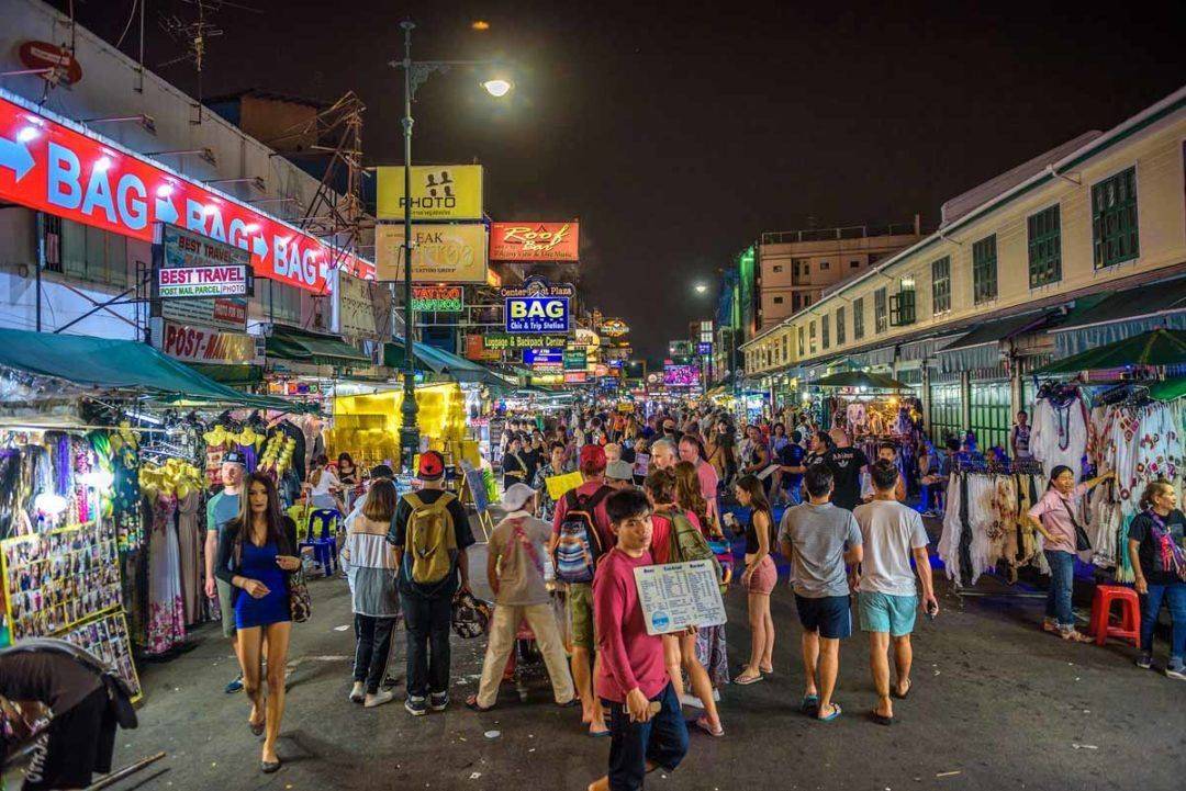 Каосан ( khaosan) улица в бангкоке с барами и ночной жизнью - pikitrip