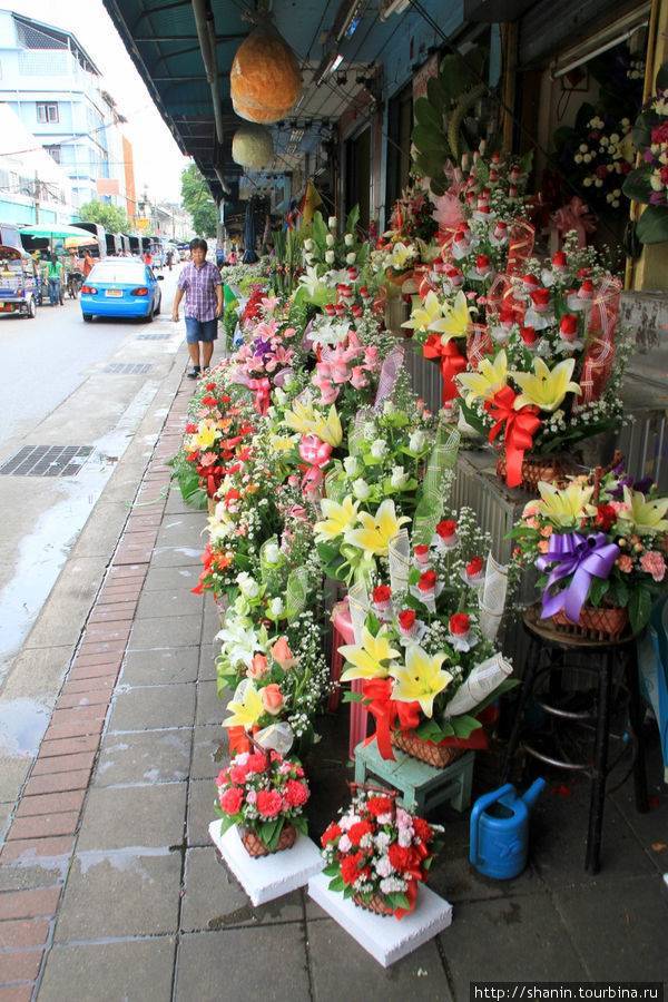Цветочный рынок «pak klong talad» в бангкоке