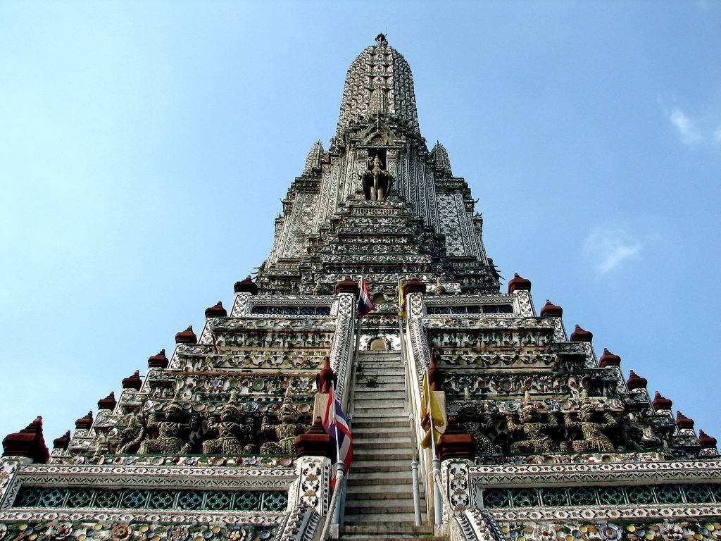 Храм утренней зари ват арун (wat arun) — самый красивый храм в бангкоке