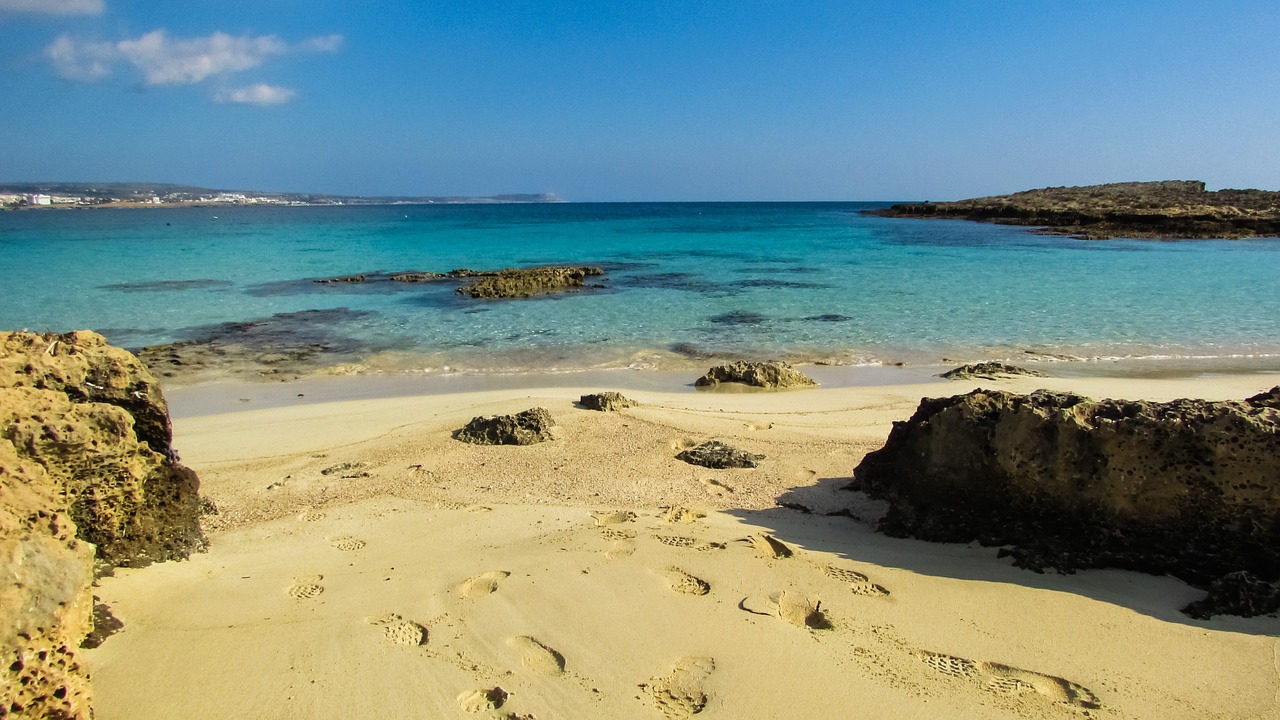 Кипр: топ-11 самых красивых пляжей по мнению туристов