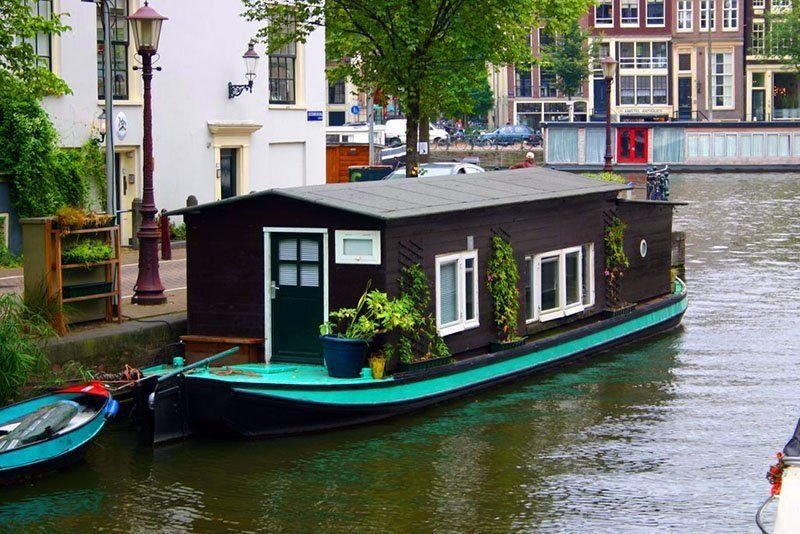 Жилье на воде в Амстердаме: 7 лодок, где можно жить