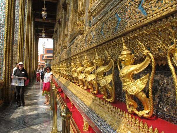 Королевский дворец и храм изумрудного будды в бангкоке