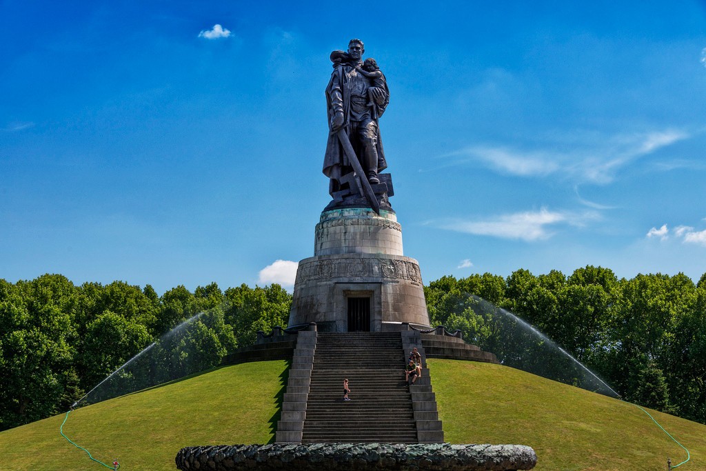 Советский солдат в трептов парке