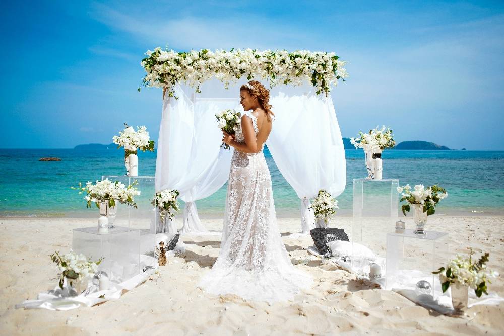 Пляжная свадьба: в чём пойти на свадьбу и как её лучше устроить?