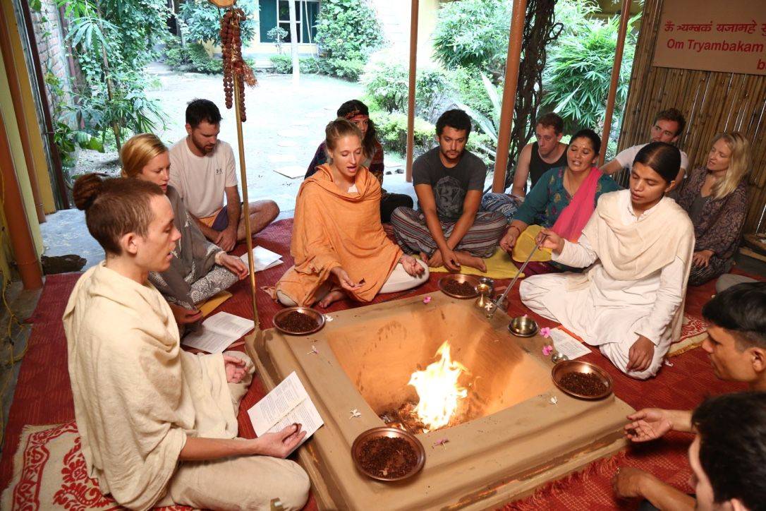 Шивананда-йога в традиции дашанами-санньясы