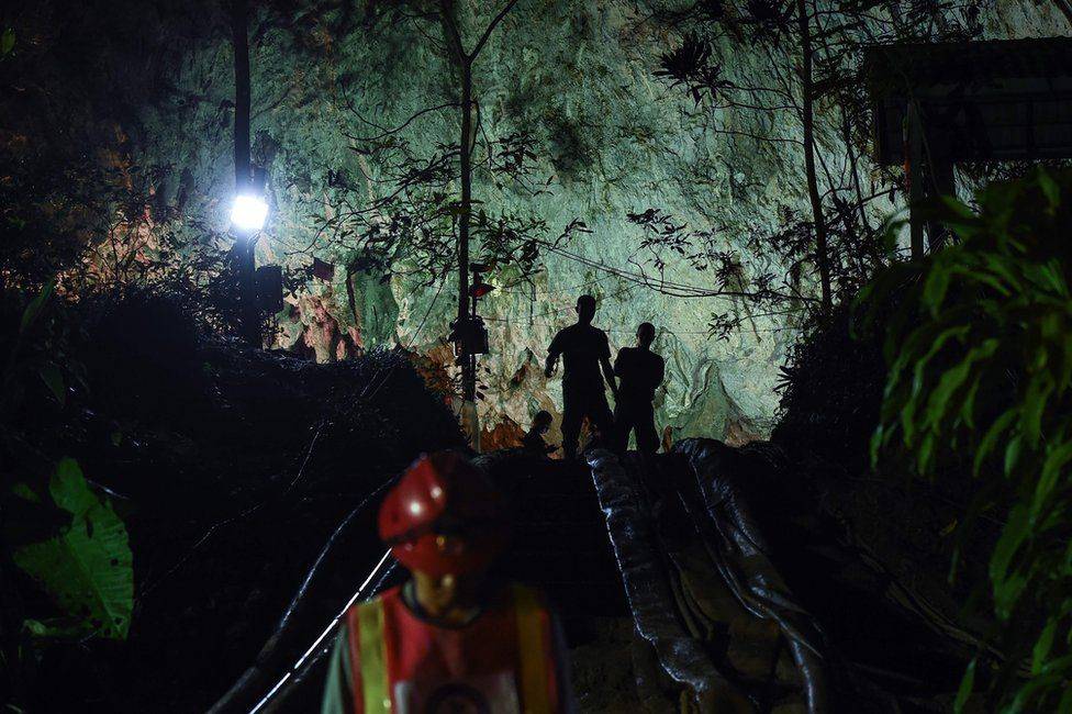 Илон маск поможет достать тайских детей из затопленной пещеры