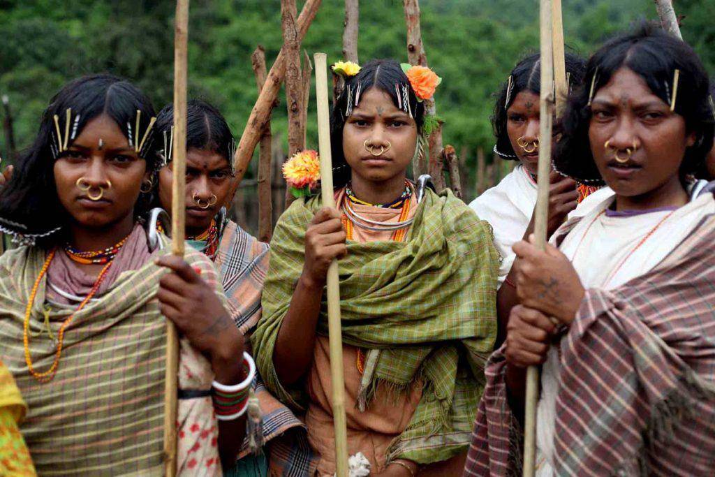 Индейцы на берегах амазонии.