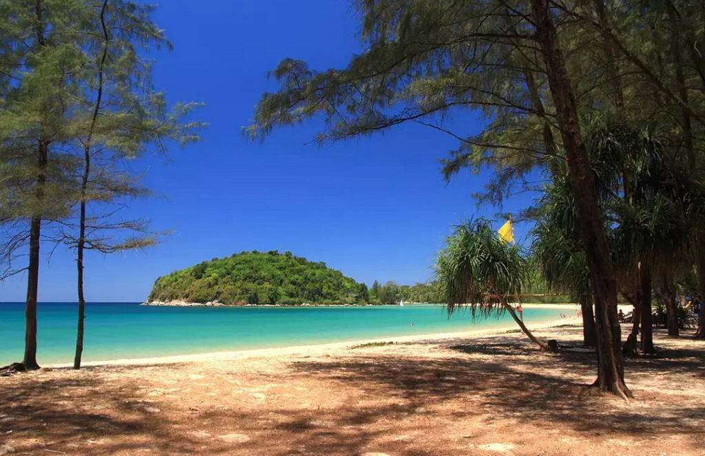 Банг тао бич - уникальный пляж для спокойного отдыха на пхукете