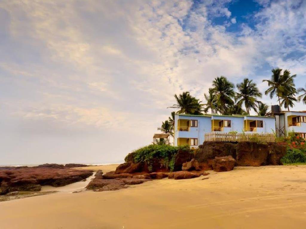 Пляж ашвем, гоа (индия): история, фото, как добраться, адрес
на карте и время работы в 2022 - 2023