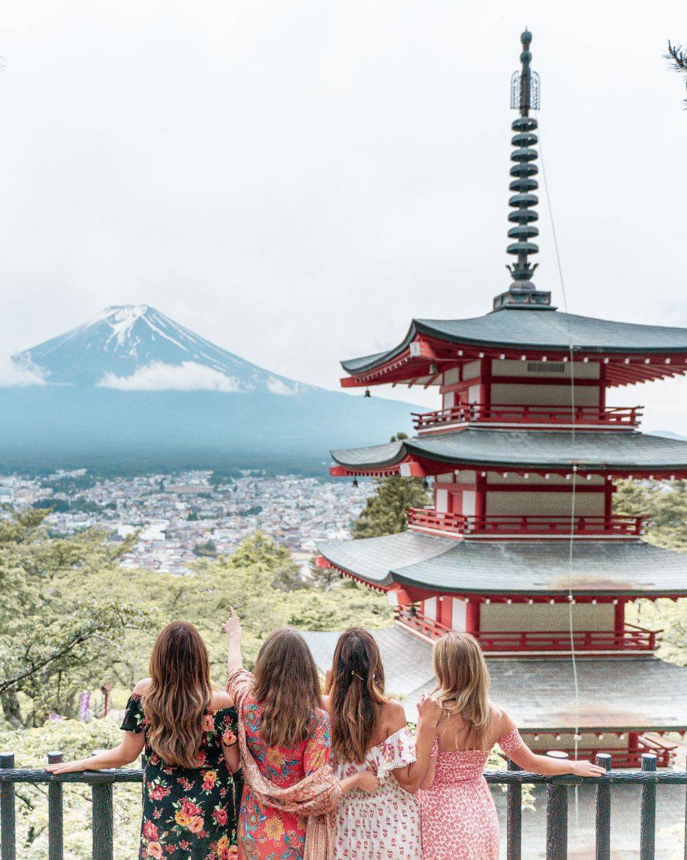 Поездка в японию 2024. Фудзияма Япония храм Киото. Киото город в Японии достопримечательности. Путешествие Япония Киото. Путешествие Япония Осака.