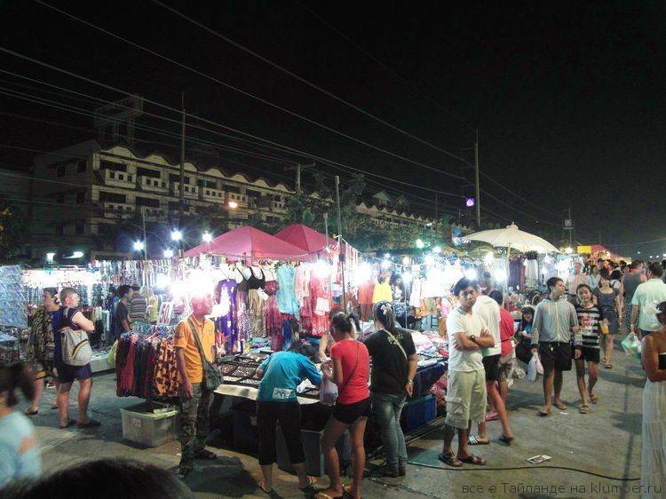 Уникальность ночного рынка в паттайе на пляже джомтьен