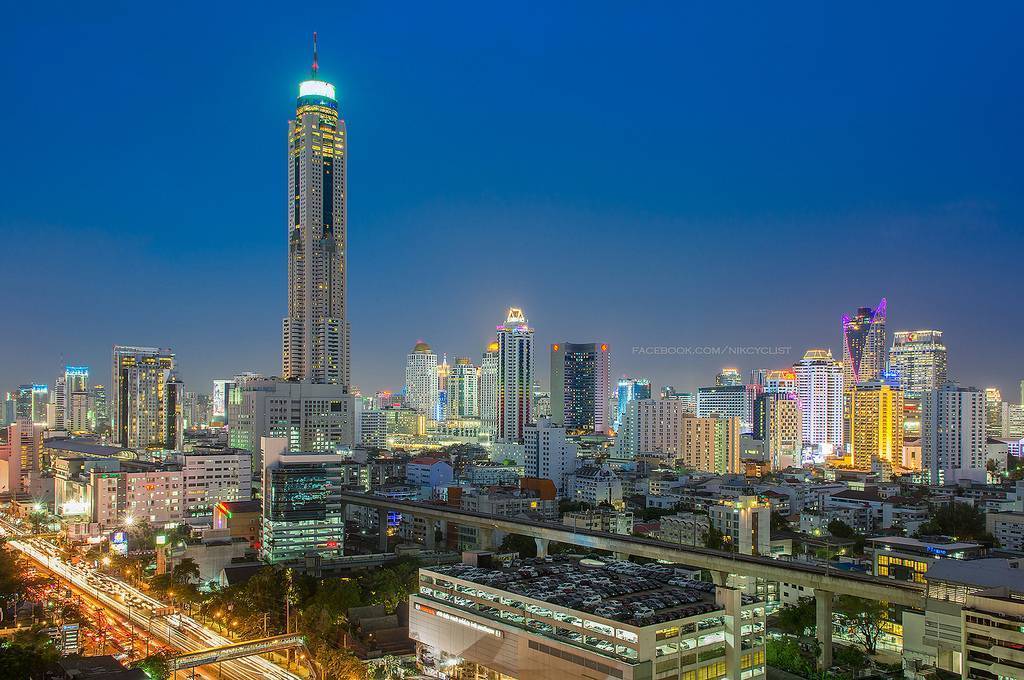 Небоскреб mahanakhon в бангкоке и смотровая площадка со стеклянным полом на высоте 78 этажа