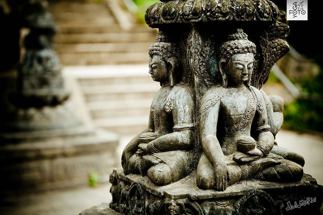 Буддизм относится к древней индии. Древние статуи Будды в Индии. Шакьямуни статуя в Индии. Скульптура древней Индии Будда. Махаяна Индия.