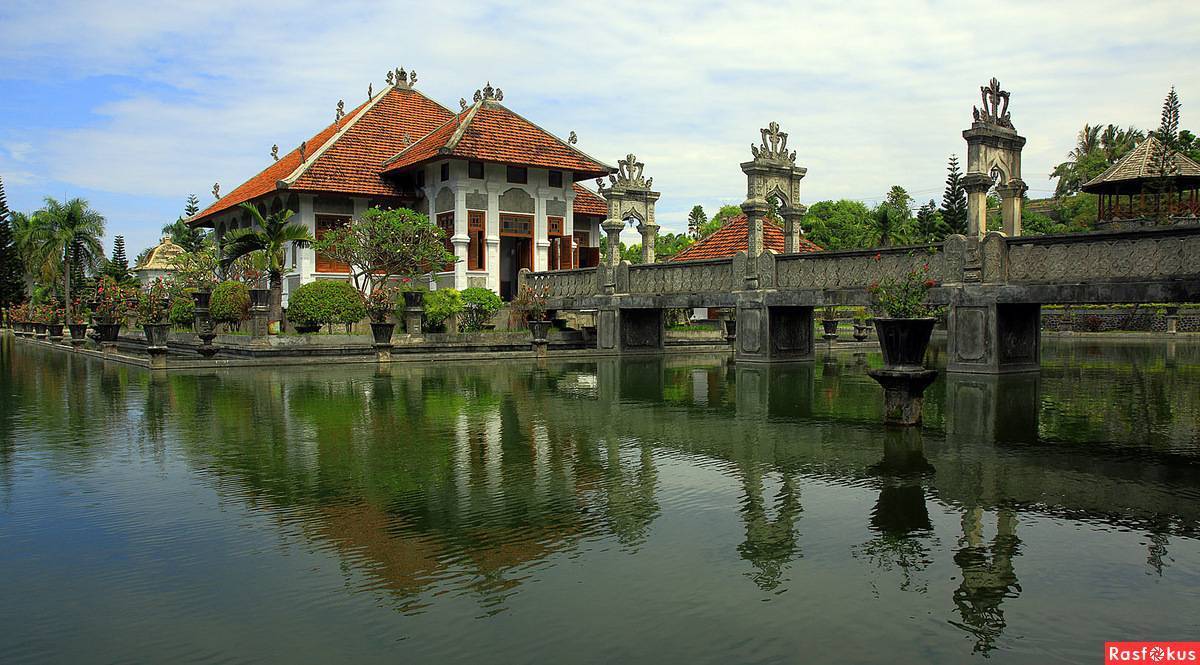 Водные дворцы бали – уджунг и тирта ганга.