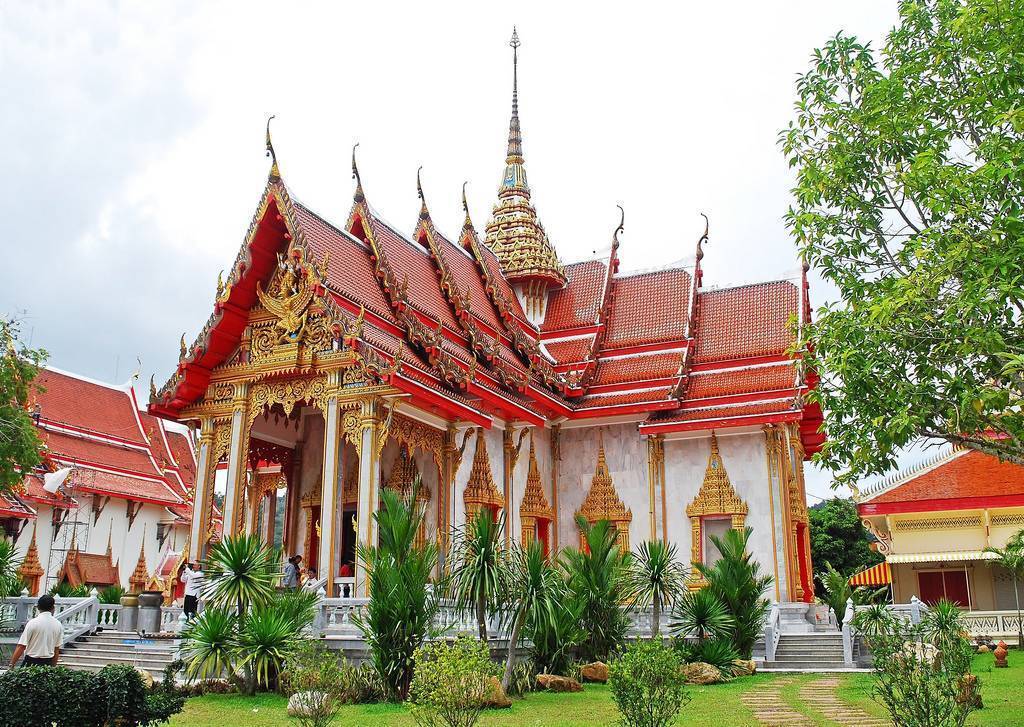 Ват чалонг (wat chalong) — самый популярный и красивый буддийский храм на пхукете, таиланд